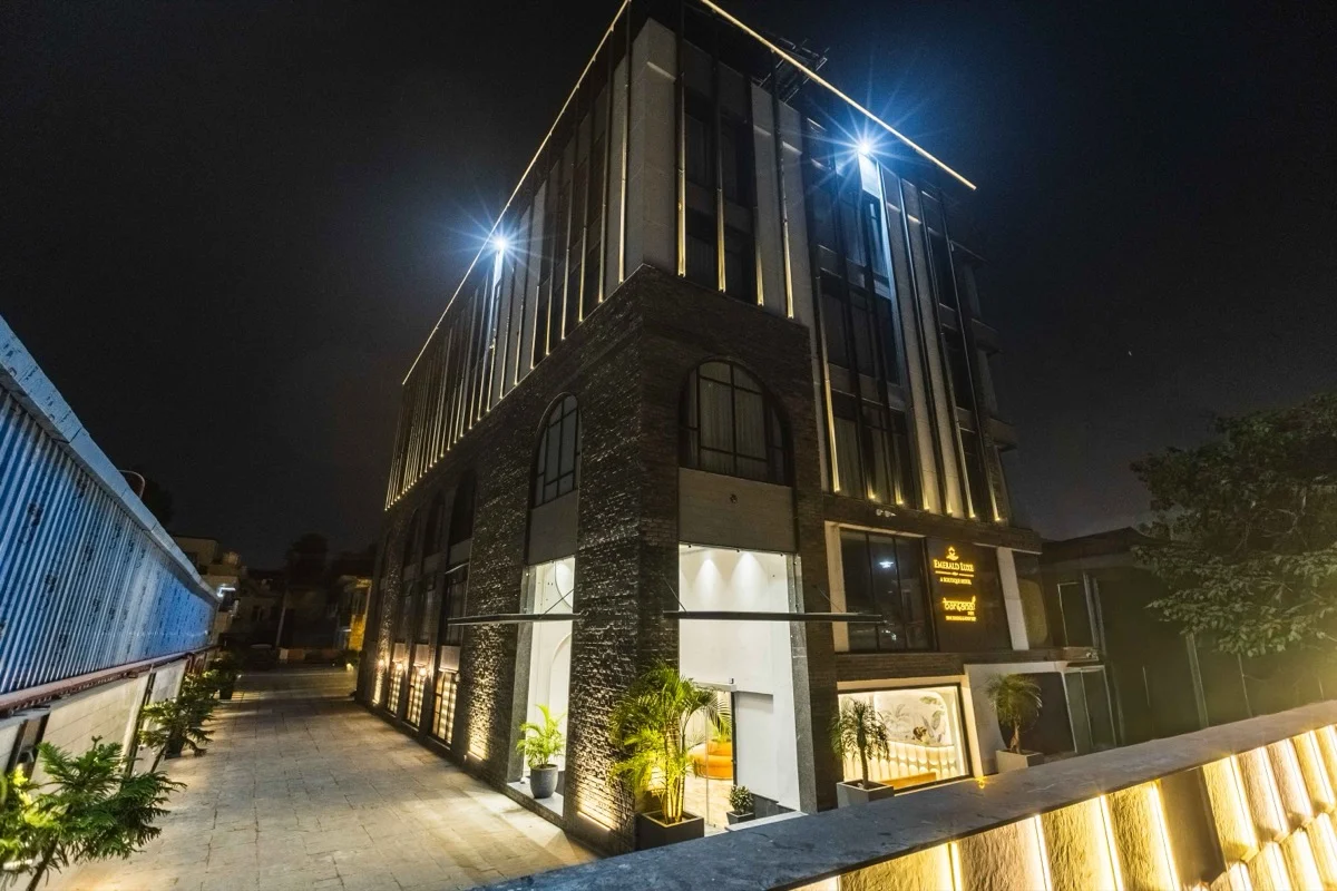 Emerald Luxe Hotel Exterior
