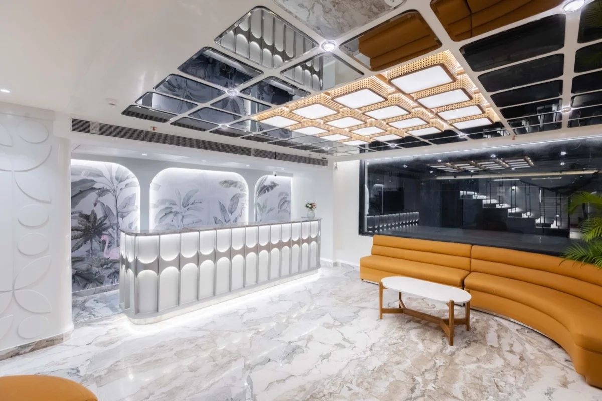 Emerald Luxe Hotel Reception
